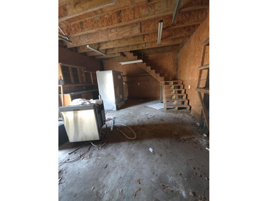 Investor Special | Fix & Flip Opportunity | 3BR / 2BA | 0.34 - photo 24