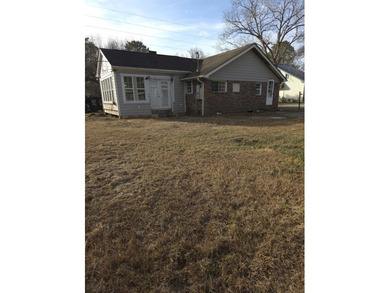 Investor Special | Fix & Flip Opportunity | 3BR / 2BA | 0.34 - photo 25