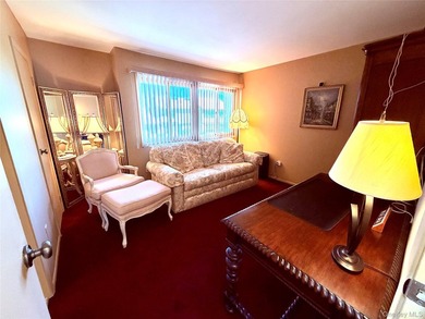 This stunning condo in the desirable Stanford Court offers two - photo 20
