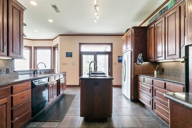 LOCATION, LOCATION, LOCATION. Lake living on one of the most - photo 22