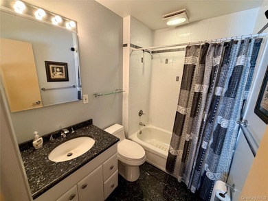 This stunning condo in the desirable Stanford Court offers two - photo 23