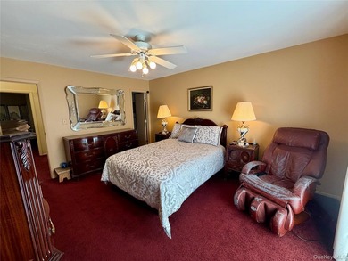 This stunning condo in the desirable Stanford Court offers two - photo 27