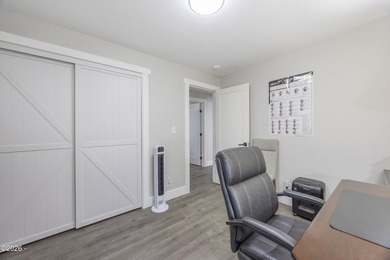 A well-maintained 2-bedroom, 1-bathroom single-level home in - photo 30