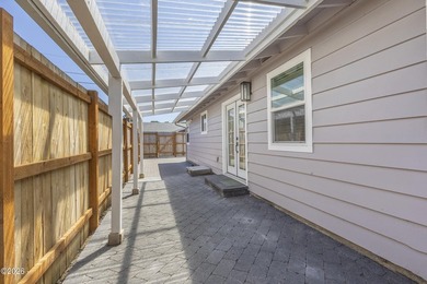 A well-maintained 2-bedroom, 1-bathroom single-level home in - photo 32