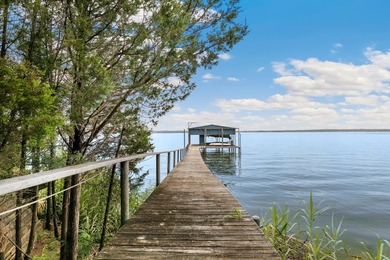 LOCATION, LOCATION, LOCATION. Lake living on one of the most - photo 34
