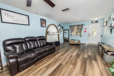 Welcome to 1509 Primrose Lane! Beautifully updated pool home - photo 10