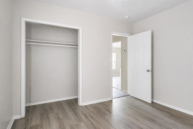 Unapproved Short Sale. Unlock the potential at 131 W 35th St! - photo 4