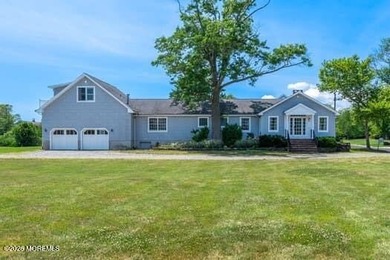 This WATERFRONT GEM with private lagoon is a rare opportunity to - photo 3