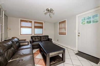 This is a well maintained and move in ready home. Three bedrooms - photo 6