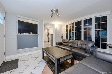 This is a well maintained and move in ready home. Three bedrooms - photo 7