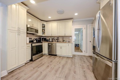 This is a well maintained and move in ready home. Three bedrooms - photo 8