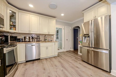 This is a well maintained and move in ready home. Three bedrooms - photo 9
