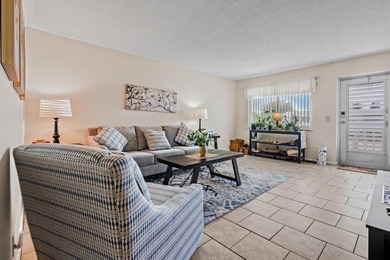 Welcome home to this beautifully updated CORNER condo, 2 - photo 2