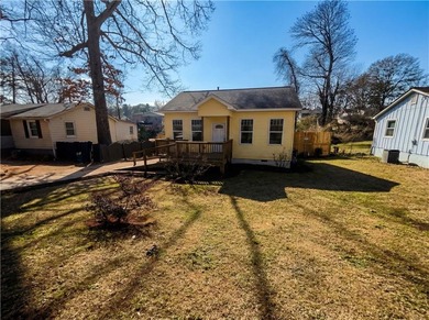 Move right in and start living! This charming 2-bedroom, 1-bath