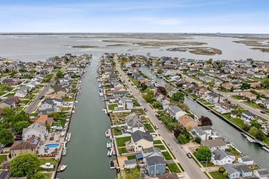 Waterfront Perfection on Massapequa Most Prestigious Canal - photo 36