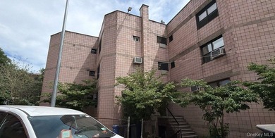 This Condo Style Home Features 4 Bedrooms, 2 Full Baths, Eat In - photo 3
