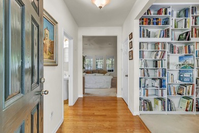 Welcome to this beautifully maintained 4-bedroom, 2.5-bath home - photo 5