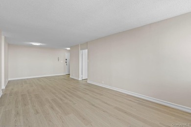 Brand new renovations in this 2 bedroom/ 2 bathroom in the - photo 11