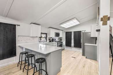 *** GORGEOUS RECENTLY REMODELED 3 BEDROOM / 2 BATH *** Open - photo 11