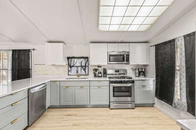 *** GORGEOUS RECENTLY REMODELED 3 BEDROOM / 2 BATH *** Open - photo 13