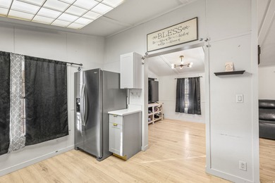 *** GORGEOUS RECENTLY REMODELED 3 BEDROOM / 2 BATH *** Open - photo 14