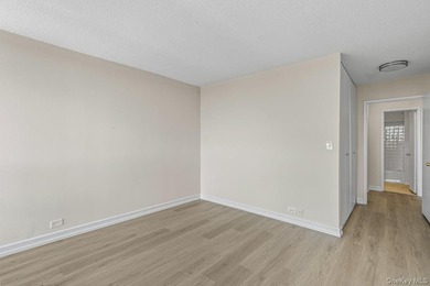 Brand new renovations in this 2 bedroom/ 2 bathroom in the - photo 15