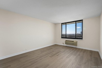 Brand new renovations in this 2 bedroom/ 2 bathroom in the - photo 17