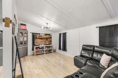 *** GORGEOUS RECENTLY REMODELED 3 BEDROOM / 2 BATH *** Open - photo 18