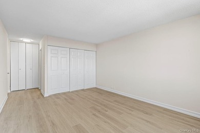 Brand new renovations in this 2 bedroom/ 2 bathroom in the - photo 19
