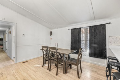 *** GORGEOUS RECENTLY REMODELED 3 BEDROOM / 2 BATH *** Open - photo 19