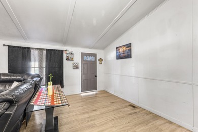 *** GORGEOUS RECENTLY REMODELED 3 BEDROOM / 2 BATH *** Open - photo 20
