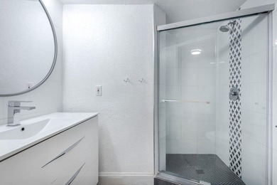 Modern, updated & spacious 3BR/2.5 Bath corner townhome in one - photo 22