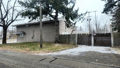 Commercial opportunity featuring 2,976 sqft shop building, C-1 - photo 15