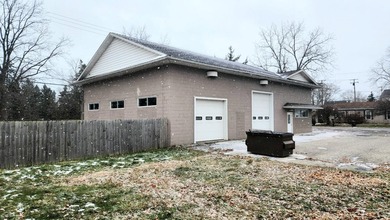 Commercial opportunity featuring 2,976 sqft shop building, C-1 - photo 24