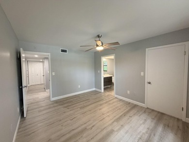 AMAZING. Truly, I must have this split bedroom two bedroom two - photo 25