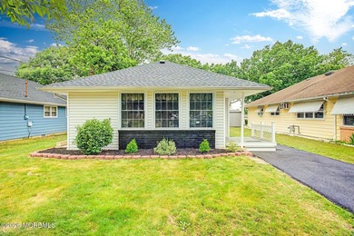 THIS HOME IS STUNNING!! EVERYTHING IS BRAND NEW AND ABSOLUTELY - photo 1