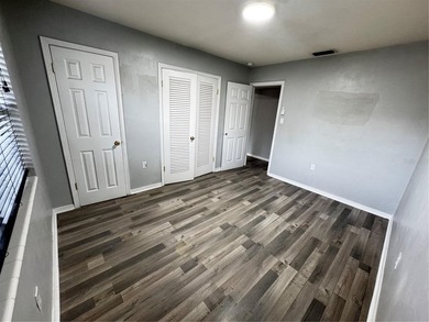 This beautifully maintained 4-bedroom, 2-bath Temple Terrace - photo 12
