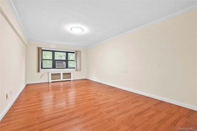 Welcome to Linden Towers Co-op in the heart of North Flushing! - photo 2