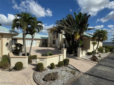Caloosahatchee River Home For Sale in North Fort Myers Florida