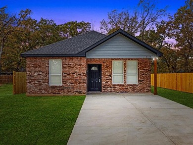 Lake Home For Sale in Mabank, Texas