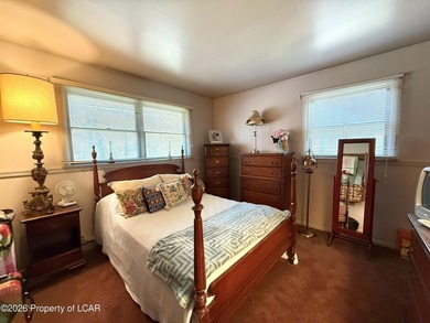 Awesome meticulously maintained 3 BR, 2 Bath Beech Mtn saltbox - photo 23