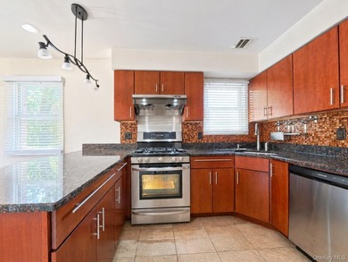 Rare Boutique Duplex Condo in Prime Queens! Offering an - photo 4