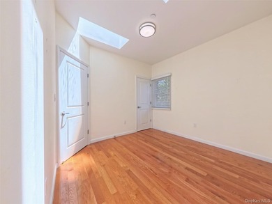 Rare Boutique Duplex Condo in Prime Queens! Offering an - photo 6