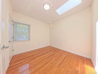 Rare Boutique Duplex Condo in Prime Queens! Offering an - photo 7