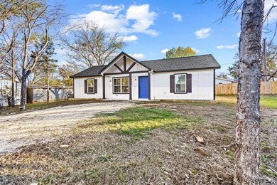 Lake Home For Sale in Pottsboro, Texas