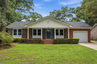 Fully Renovated Wando Woods Gem | Turnkey Living Minutes from - photo 1