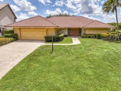 Lake Home For Sale in Palm Beach Gardens, Florida