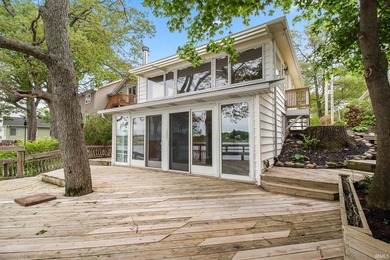 Lake season is finally here. Built in 1921, this cottage is full - photo 1