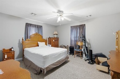 Auction Property! Live onsite auction Thur July 23 10:01 AM - photo 22