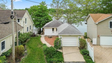 Lake season is finally here. Built in 1921, this cottage is full - photo 5